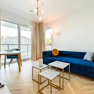 East Side Of 103 Warszawa